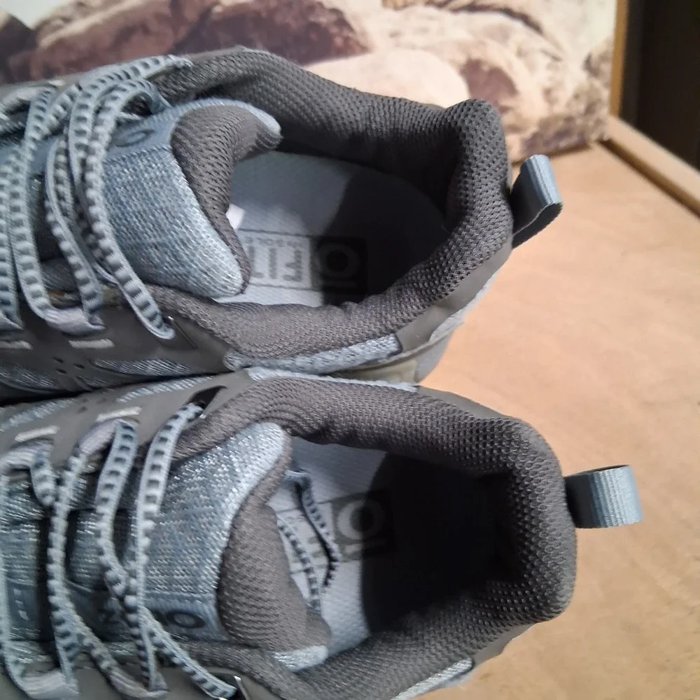 Oboz Sawtooth II Low Hiking Shoes Womens 7 Grey Trail Walking Sneakers 23702
